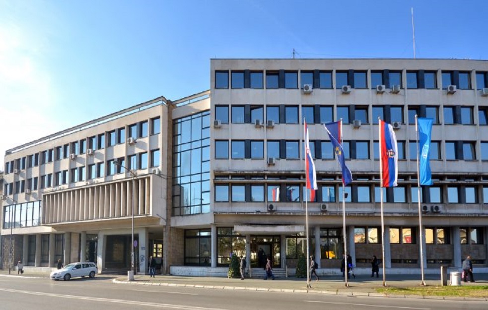 Gorela <span style='color:red;'><b>Gradska skupština</b></span> Novog Sada u PLAMENU: Policija i vatrogasci ZATVORILI Bulevar Mihajla Pupina