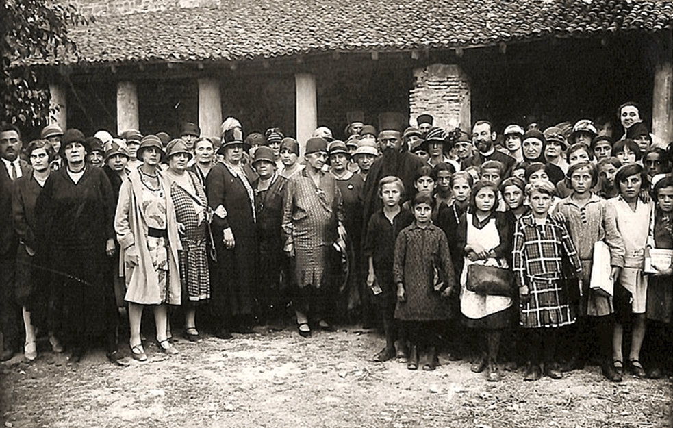 Foto: Wikipedia/ Vladika Nikolaj Velimirović u Ohridu sa društvom knjeginje Ljubice, 1928.