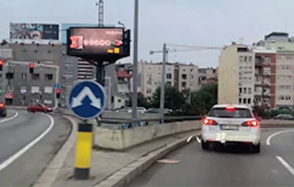 WC ŠOLJA GDE SE NIKO NE BI NADAO! Da li je OVO najodvratnija garsonjera koja se izdaje u Beogradu? (FOTO)