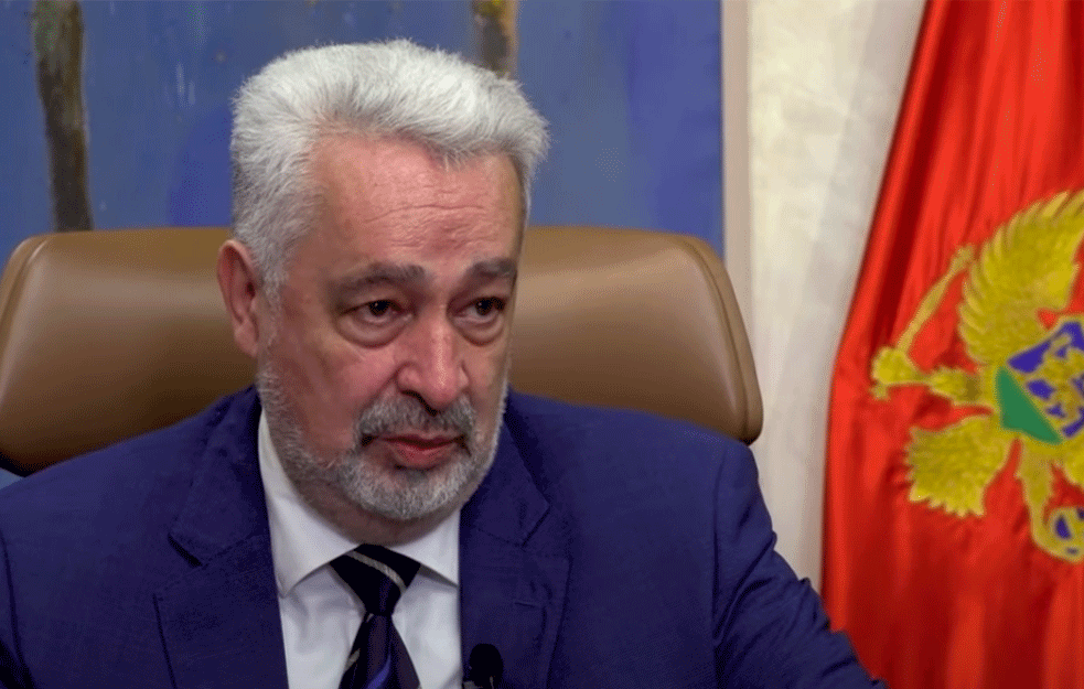 ĆERKA ZDRAVKA KRIVOKAPIĆA NAPADNUTA U NIKŠIĆU: 'Neću vam zaboraviti njene suze i strah, NEĆU VAM DOZVOLITI DIVLJAŠTVO I BEZAKONJE'! (VIDEO)





