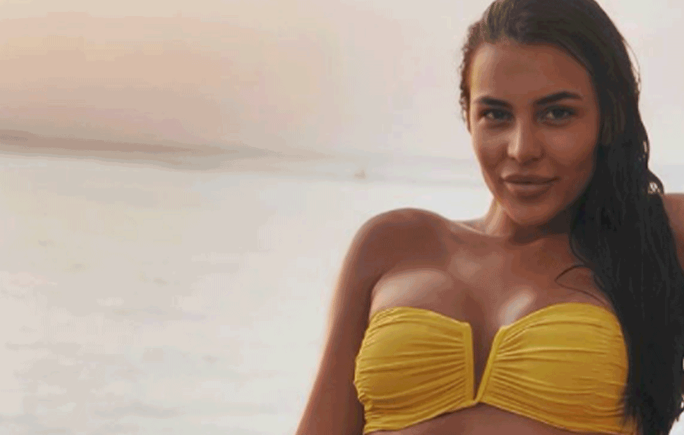 ANASTASIJA RAŽNATOVIĆ ZAPALILA DRUŠTVENE MREŽE: Pokazala kako se OPUŠTA U KADI, duge noge u prvom planu! (FOTO)




