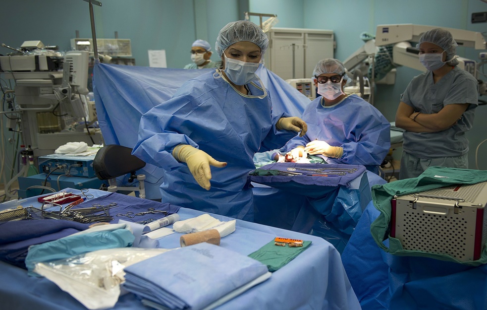 Doktori UKC Niš doneli na svet ZDRAVU MILICU tešku 2.110 grama: Majka i dalje KRITIČNO, lekari joj se BORE ZA ŽIVOT 