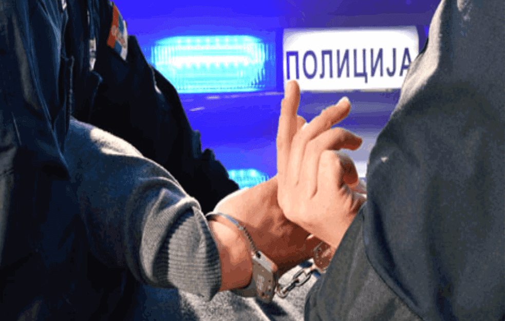 <span style='color:red;'><b>FILMSKA POTERA</b></span> NA IBARSKOJ MAGISTRALI: Bežao od policije, SLETEO SA PUTA , u gepeku imao 5 KG MARIHUANE!   