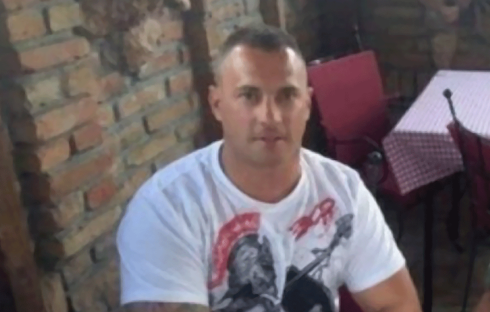 Kućepazitelj izneo detalje napada Čabarkape i njegovih saučesnika: 'Gurnuli su me s vrata, vikali su, gde su migranti, nemoj da se praviš lud', a onda je usledio HAOS!  