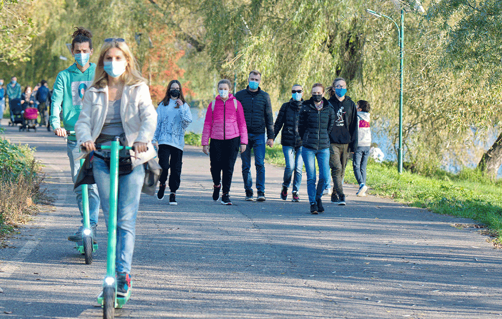 NOVI ZAKON REŠIĆE PITANJE ELEKTRIČNIH TROTINETA: Vozači će morati DA POLAŽU TEST, a <span style='color:red;'><b>dvotočkaši</b></span> će biti ZABRANJENI NA TROTOARIMA?! 
