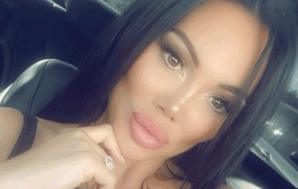 TAMARA ĐURIĆ SA ĆERKOM ŽIVI U ELITNOM DELU BEOGRADA: Odeća u njenom <span style='color:red;'><b>garderober</b></span>u košta DESETINE HILJADA EVRA, a evo šta se još nalazi u njemu! 