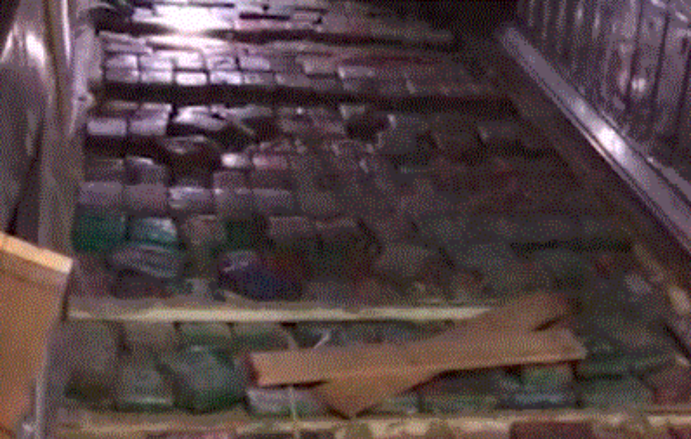 ZAPLENJENO 200 KILOGRAMA KOKAINA U DRAČU: Droga otkrivena u kontejneru broda! (VIDEO)




