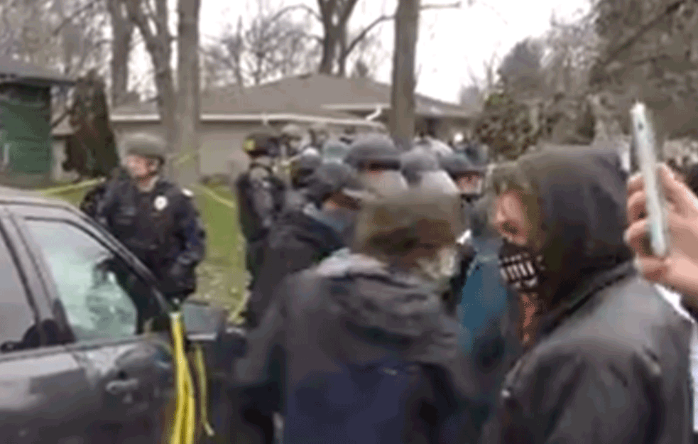 REPRIZA NEREDA U MINEAPOLISU, ubijen još jedan AFROAMERIKANAC i to u blizini smrti DŽORDŽA FLOJDA! (VIDEO)      