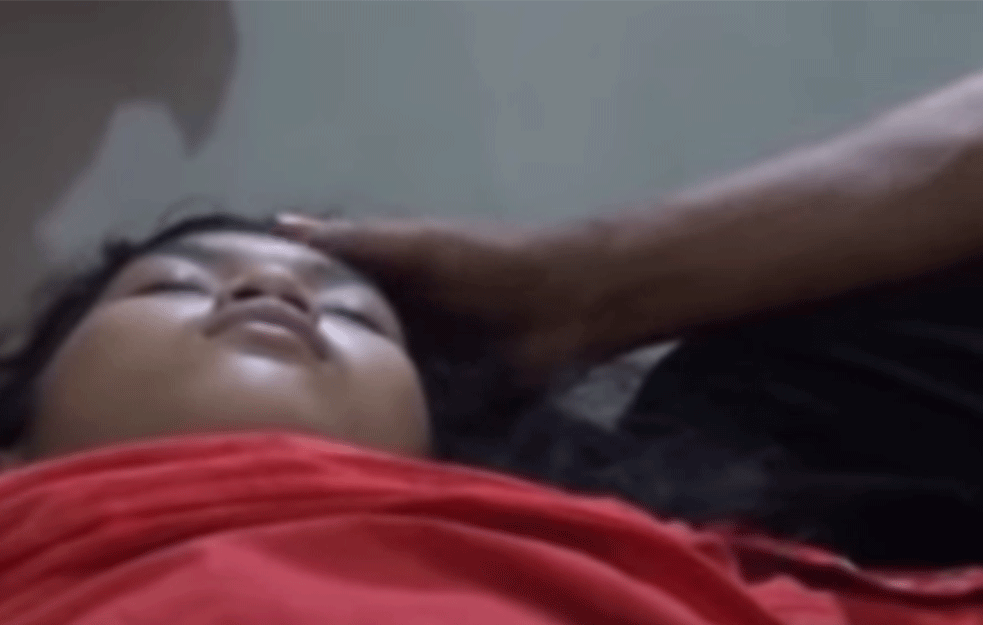 USPAVANA LEPOTICA IZ INDONEZIJE: Devojka - <span style='color:red;'><b>medicinski fenomen</b></span> POVREMENO spava po 13 dana (VIDEO)