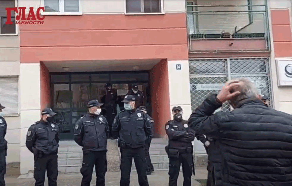 PONOVO POKUŠANO <span style='color:red;'><b>PRINUDNO ISELJENJE</b></span> PORODICE LALOVIĆ! (VIDEO)
