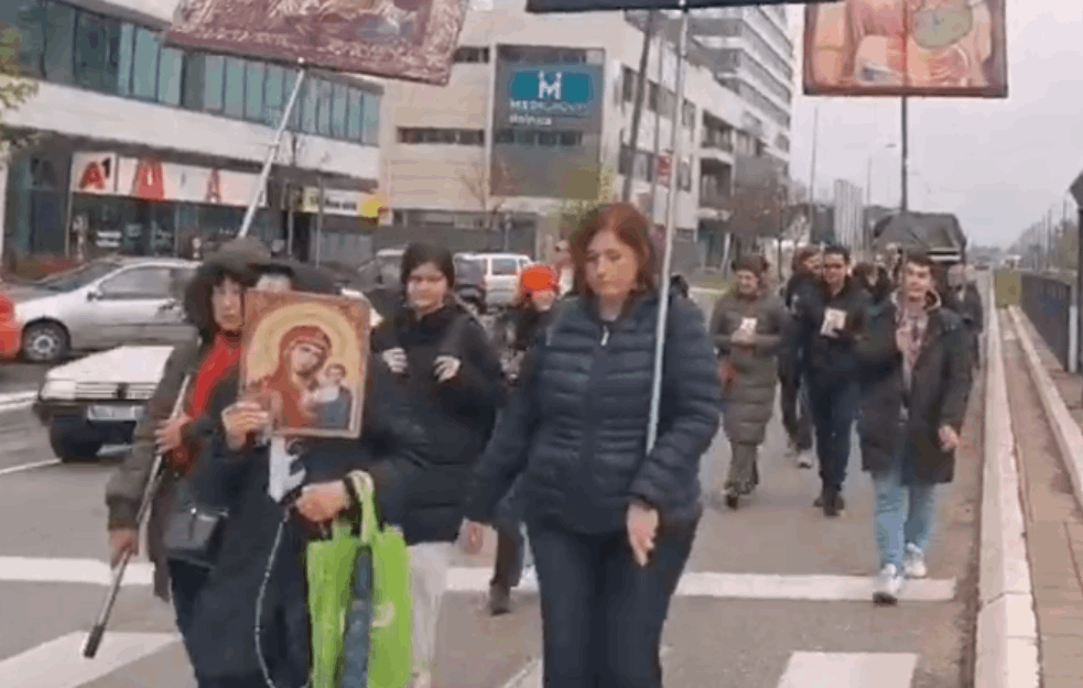 PRATITE <span style='color:red;'><b>KRSNI HOD</b></span> UŽIVO NA KANALU GLASA JAVNOSTI (VIDEO)