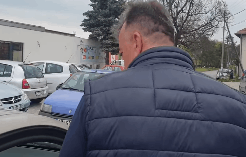 EVO KAKO IZGLEDA JUTKA NAKON IZLASKA IZ ZATVORA: Nije bio raspoložen za medije, ali se ipak kratko obratio novinarima (FOTO+VIDEO)