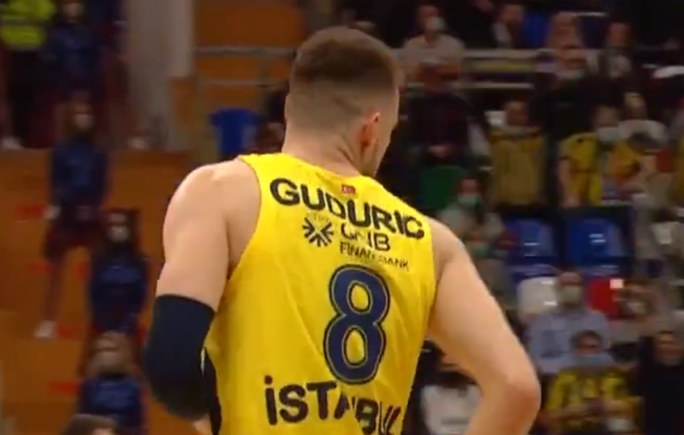 Gudurić blistao u porazu Fenera od Armejaca (VIDEO)
