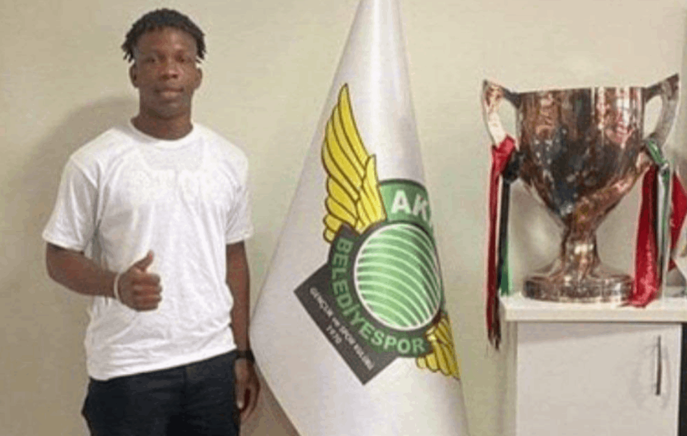 POTPISAO ZA TURSKI KLUB A UOPŠTE NIJE FUDBALER: Doveli 27 igrača, 13 nikada nije debitovalo, a među njima i <span style='color:red;'><b>NIGERIJA</b></span>C KOJI NEMA VEZE S FUDBALOM! (FOTO) 