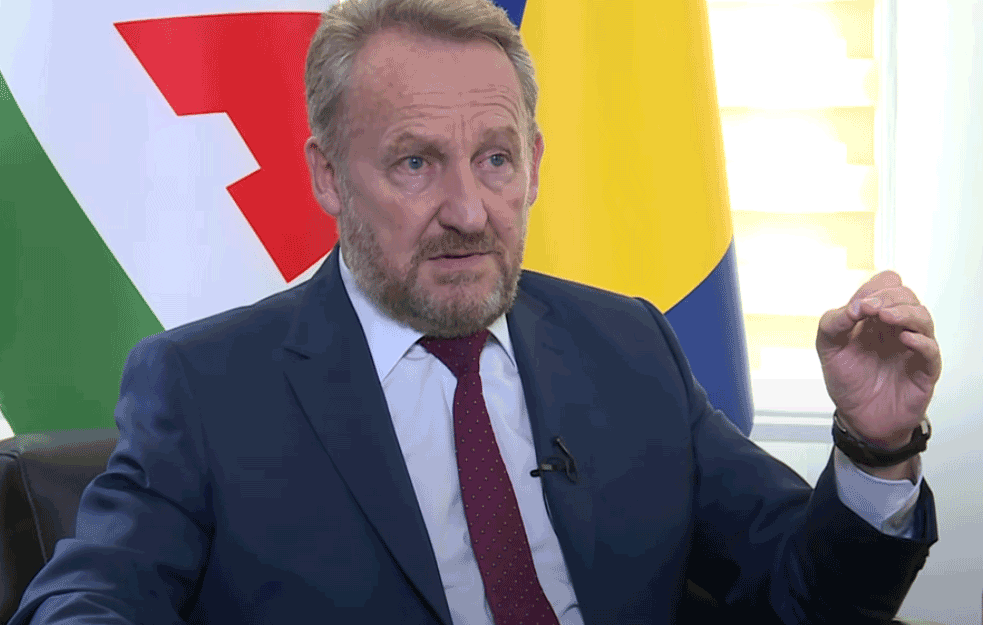 SRAMNO IZETBEGOVIĆEVO VREĐANJE BEZ POSLEDICA: Izjava o SRBIMA GENOCIDAŠIMA nije ni ušla na skupštinski <span style='color:red;'><b>dnevni red</b></span>  