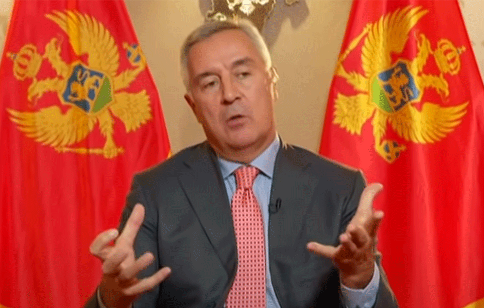 MILOV DEBAKL NA CETINJU: Iza Đukanovića je ostala samo zastava, za njega više NIKO NEĆE DA GINE