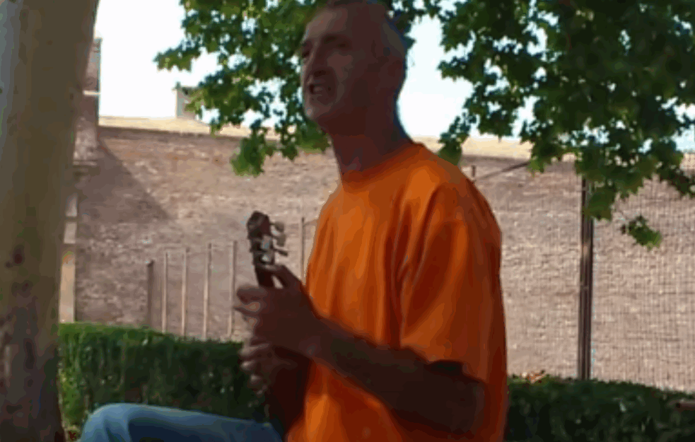SVIRAO FRULU NA PROTESTU, SADA IDE U ZATVOR: Poznati srpski frulaš <span style='color:red;'><b>sperma</b></span>n da odleži kaznu u Padinskoj skeli, ali neće da plaća za nezasluženu krivicu   