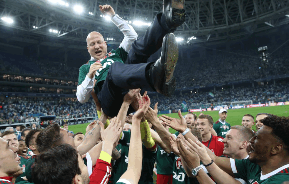 Mašinovođa <span style='color:red;'><b>Marko Nikolić</b></span> protutnjao sa Lokomotivom do trofeja Kupa