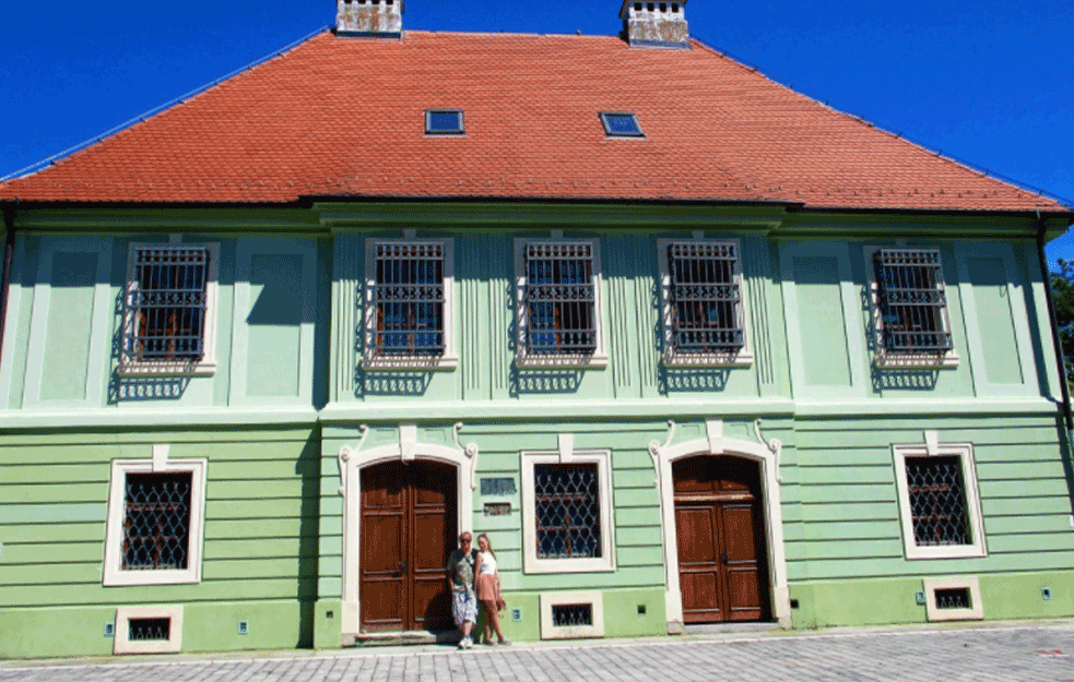 DVORAC U SELU <span style='color:red;'><b>GOLUBINCI</b></span> POZNATIJI KAO UKLETI ZAMAK: U njemu je boravio Karađorđe, Betoven dovodio ljubavnice, a IMA I JEDNA MISTERIJA!