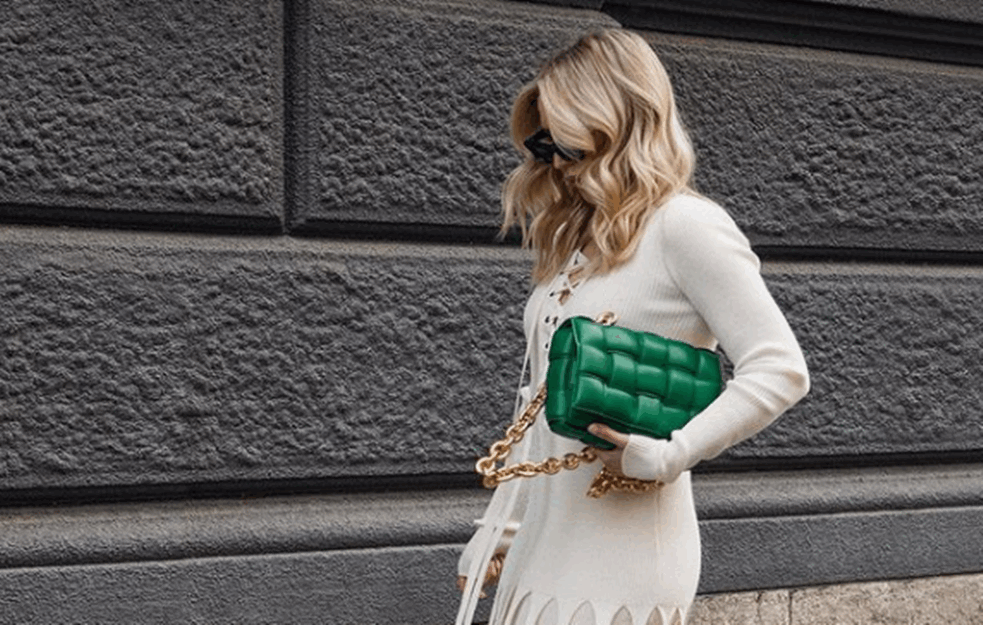 <span style='color:red;'><b>PRETERIVANJE</b></span>? Modna blogerka dala OGROMAN NOVAC na torbu, od cifre će vam se ZAVRTETI U GLAVI (FOTO)