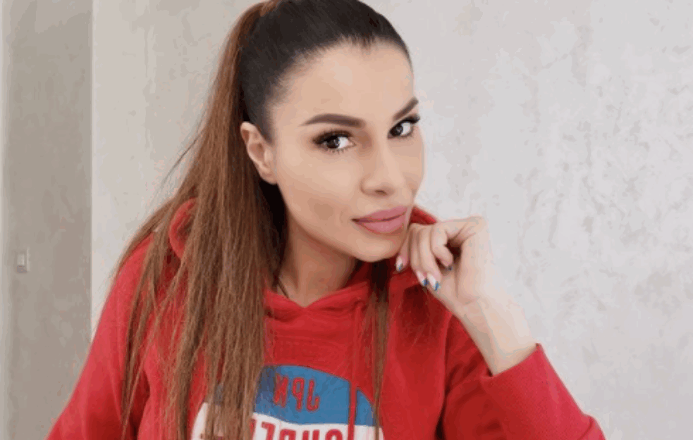 MIA BORISAVLJEVIĆ ISPRIČALA SVE O POROĐAJU: Obožavaoce je obradovala i <span style='color:red;'><b>pikanteri</b></span>jom o JOŠ JEDNOM VAŽNOM DOGAĐAJU!  