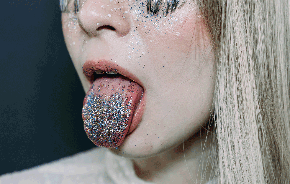 JOŠ JEDAN <span style='color:red;'><b>INSTAGRAM TREND</b></span>: Pogledajte šta instagram influenserke nose na JEZIKU! (FOTO)