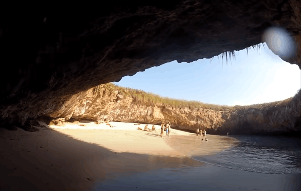 NA NAJLEPŠOJ PLAŽI NA SVETU MOŽETE OSTATI SVEGA 20 MINUTA: Evo žašto je ona velika turistička atrakcija (VIDEO)