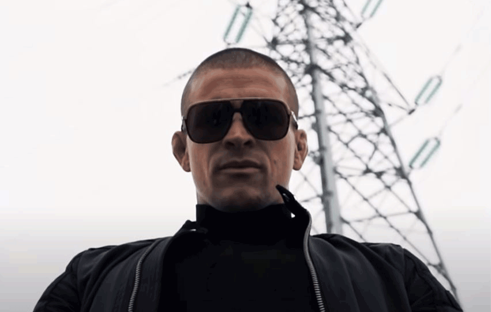 'LJUDI SU HIJENE! NE PRAŠTAJU NI USPEH NI NEUSPEH!': <span style='color:red;'><b>Vaso Bakočević</b></span> o ljudskoj naravi i očekivanjima fanova!

