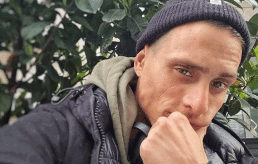 SLAVEN DOŠLO POKAZAO IZVAJANE MIŠIĆE: Glumac objavio fotografiju BEZ MAJICE i oduševio sve! (FOTO) 
