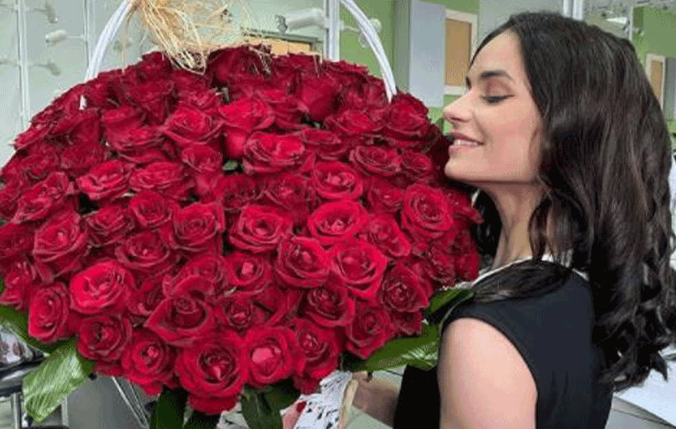 <span style='color:red;'><b>MARIJA KARAN</b></span> IMA NOVOG IZABRANIKA? Nakon razvoda, procvetala! (FOTO)