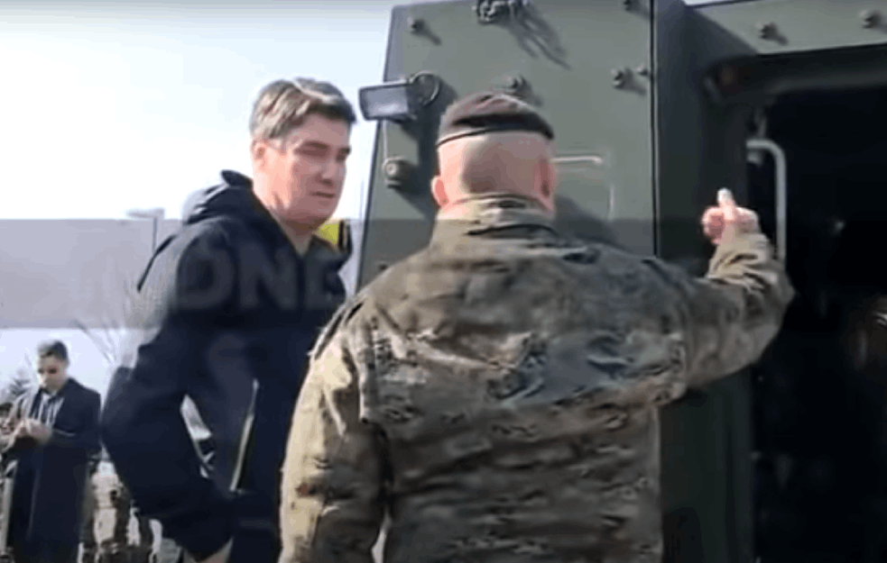 RAT IZMEĐU PLENKOVIĆA I MILANOVIĆA SE NASTAVLJA:  <span style='color:red;'><b>HDZ</b></span> potegao snimak pada hrvatskog predsednika sa oklopnog vozila iz 2013.  (VIDEO)