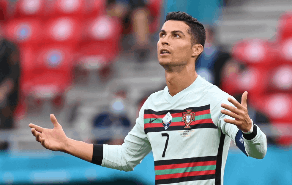RONALDOV SAT NAJSKUPLJI NA SVETU: Optočen belim zlatom i <span style='color:red;'><b>DIJAMANTI</b></span>MA, cena ASTRONOMSKA! (VIDEO)