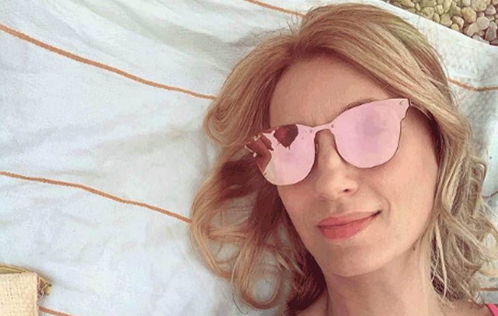 ANA STANIĆ udata je za BIVŠEG MUŽA LEPE VODITELJKE, a sada se oglasila o pričama da se RAZVELA: 'Ne bih volela da bilo čije dete to doživi' (FOTO)  