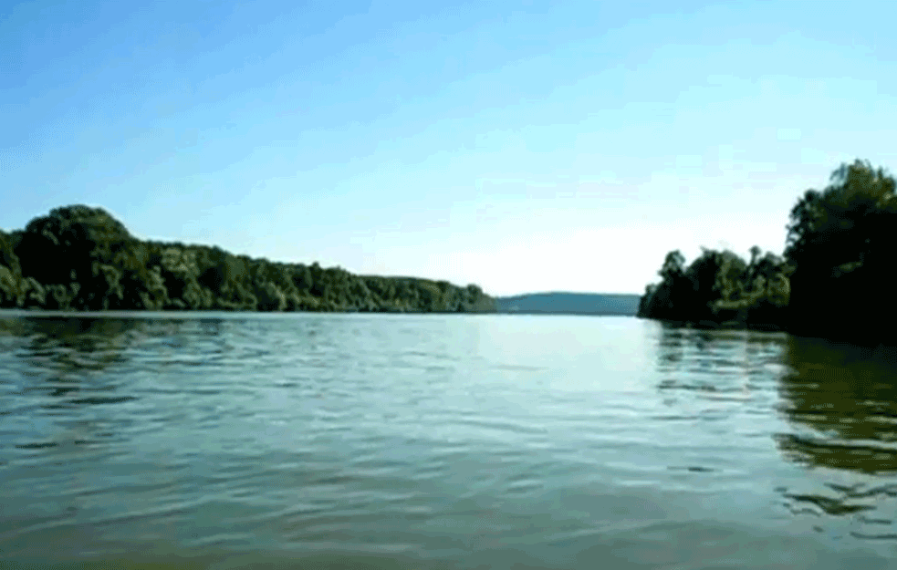 MORNAR NESTAO U DUNAVU: Skočio sa splava i od tada mu se gubi svaki trag!