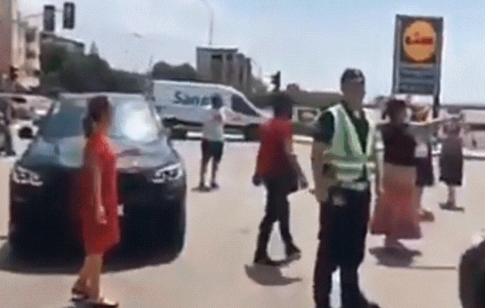 U MLADENOVCU SUVE ČESME VEĆ OSMI DAN! Meštani najavili protest, nadležni im poručili: Dobićete vodu kada padne kiša! (VIDEO) 

