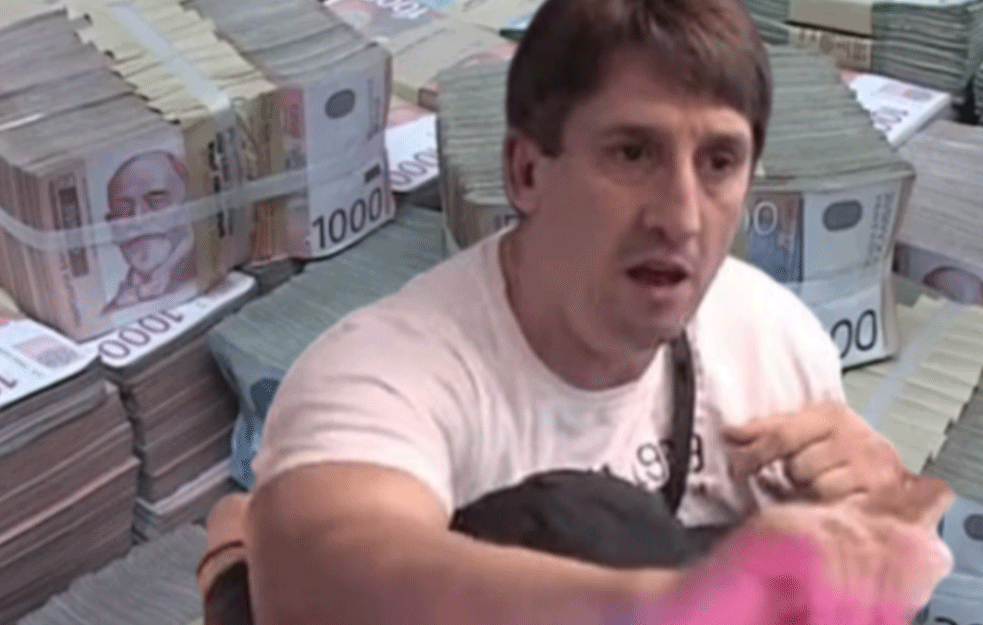 KRISTIJAN GOLUBOVIĆ PONOVO ŠOKIRA: Šetao Beogradom SA POLA MILIONA u najlon kesi! 
