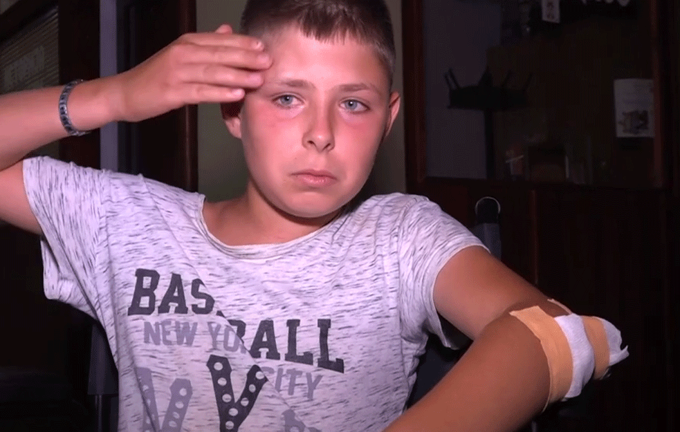 TUŽNO! DEČAK ZADRŽAN U BOLNICI! Dirljiva ispovest malenog Nikole Perića kojeg su Albanci oborili na zemlju i šutirali! (VIDEO)