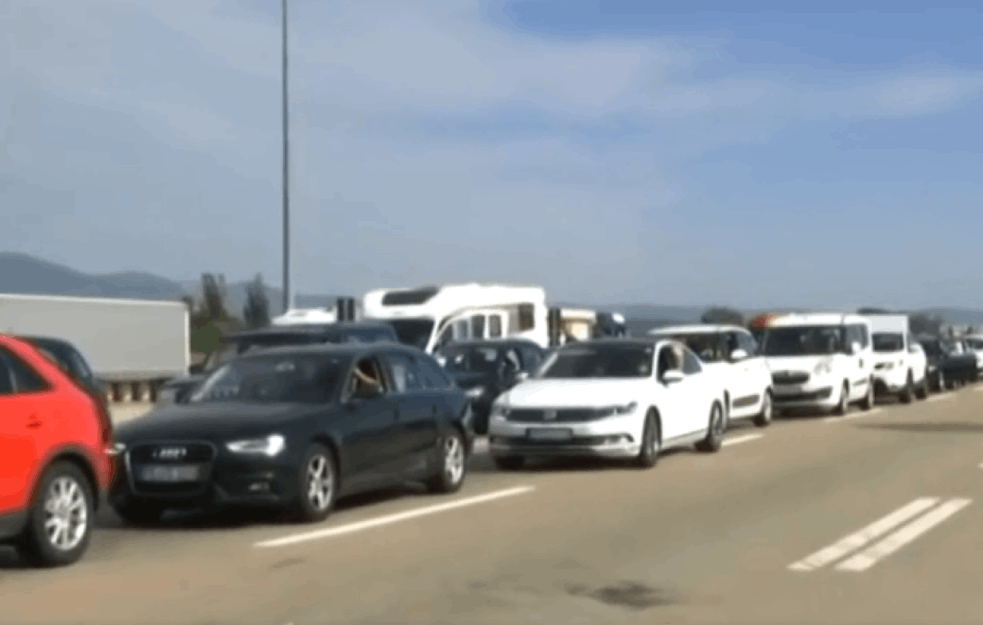 GUŽVA NA GRANICAMA: Savet vozačima da koriste alternativne prelaze
