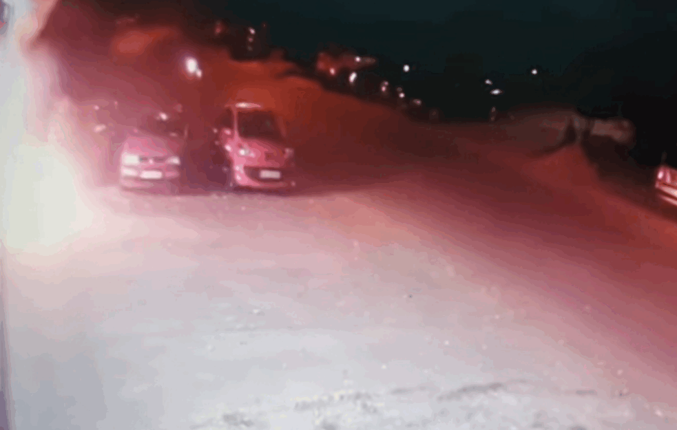 UŽAS U BORČI: Muškarac ZAPALIO TERETANU, pa ZAPALIO i SEBE! Razlog je OSVETA za tuču? (VIDEO) 


