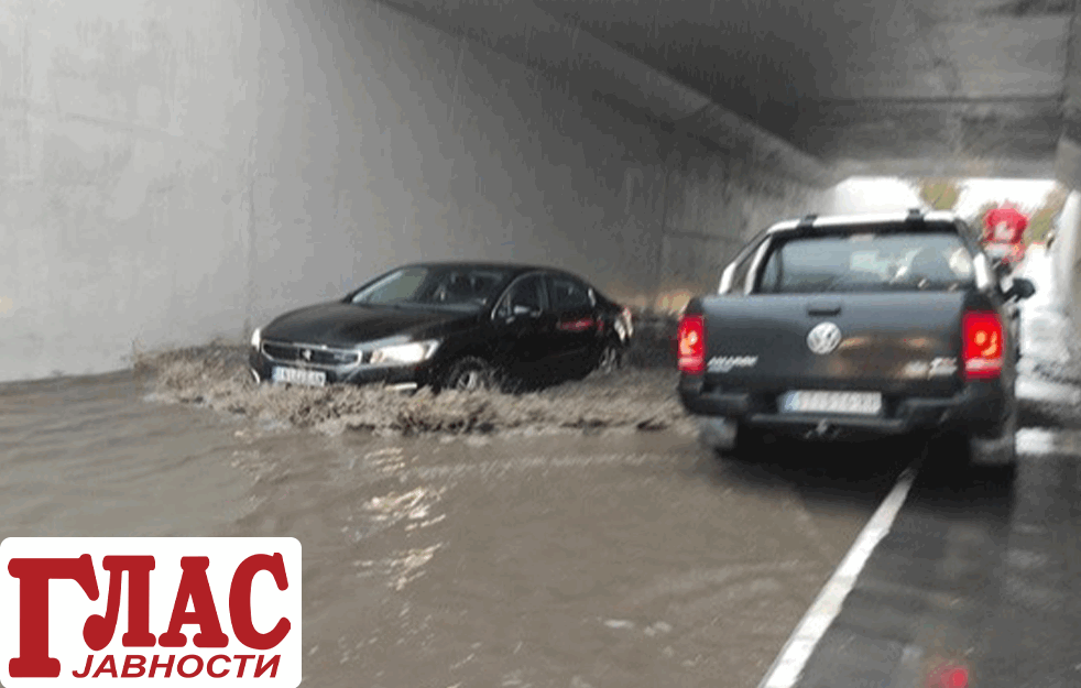 PEŠACI, ČUVAJTE SE! PODVOŽNJAK crna tačka u INĐIJI, mesto gde se lako gubi glava! (VIDEO)

