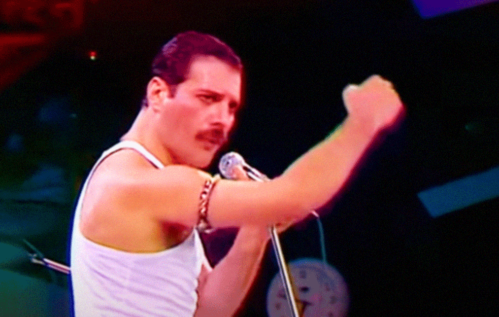 DAN KADA JE FREDI UKRAO ŠOU: Lekari mu pred nastup grupe <span style='color:red;'><b>QUEEN</b></span> na LIVE AID koncertu rekli da ne izlazi, OSTALO JE ISTORIJA! (VIDEO)