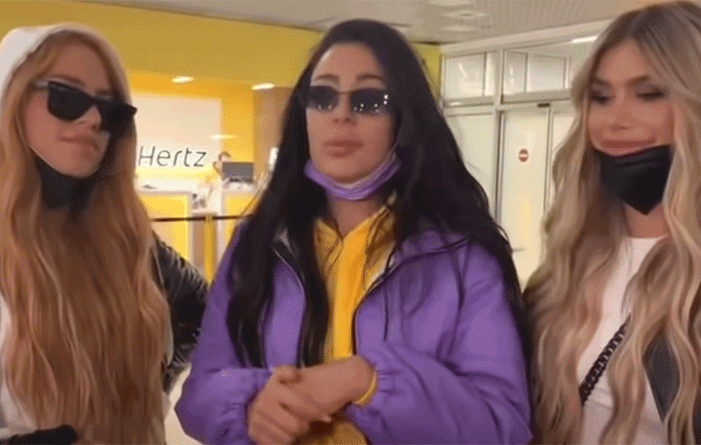 SANJA VUČIĆ ZAPREPASTILA FANOVE: Lepa pevačica o RASPADU URAGANKI  

