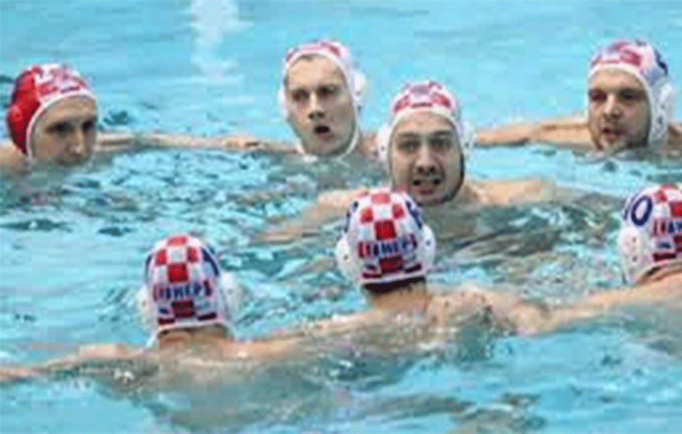 HRVAT U ŠUMADIJI: Josip Vrlić potpisao za <span style='color:red;'><b>Radnički</b></span> (FOTO)