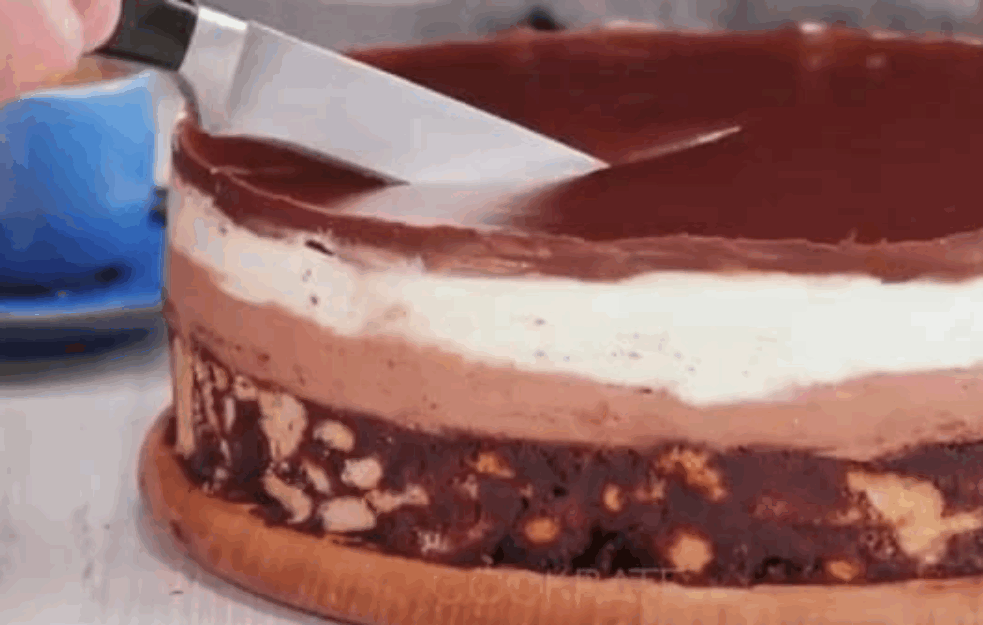 PREUKUSNA TORTA SA KEKSOM: ČOKOLADNO savršenstvo koje se BRZO i LAKO sprema! (VIDEO) 

