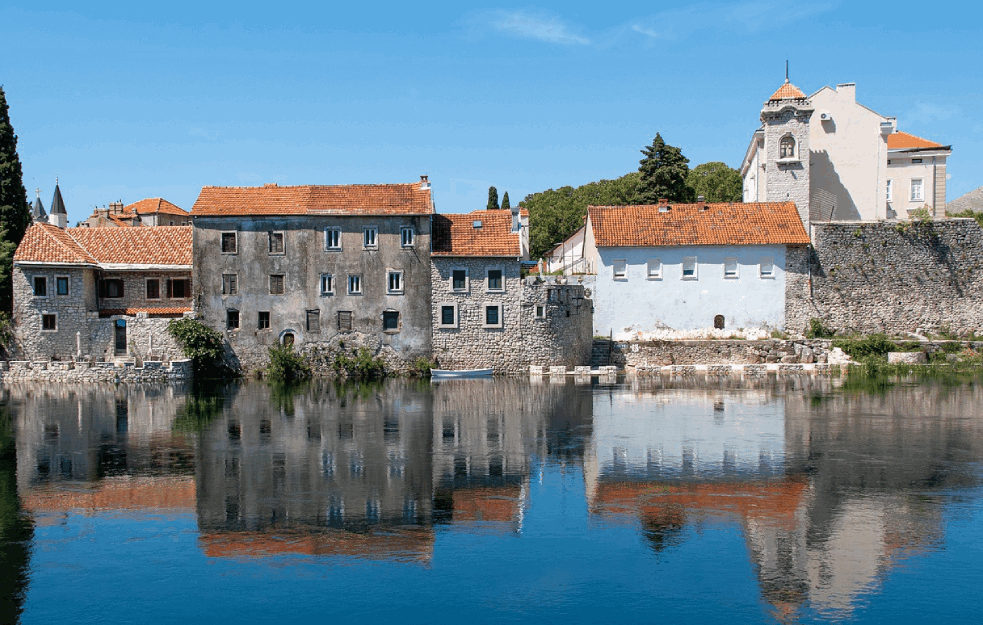 TREBINJE PLANIRA DA UVEDE OBAVEZNU ĆIRILICU!
