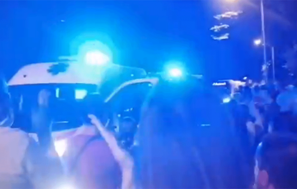 Protest na KARABURMI i MINUT ĆUTANJA za dečaka ubijenog na PEŠAČKOM PRELAZU! (FOTO+VIDEO)