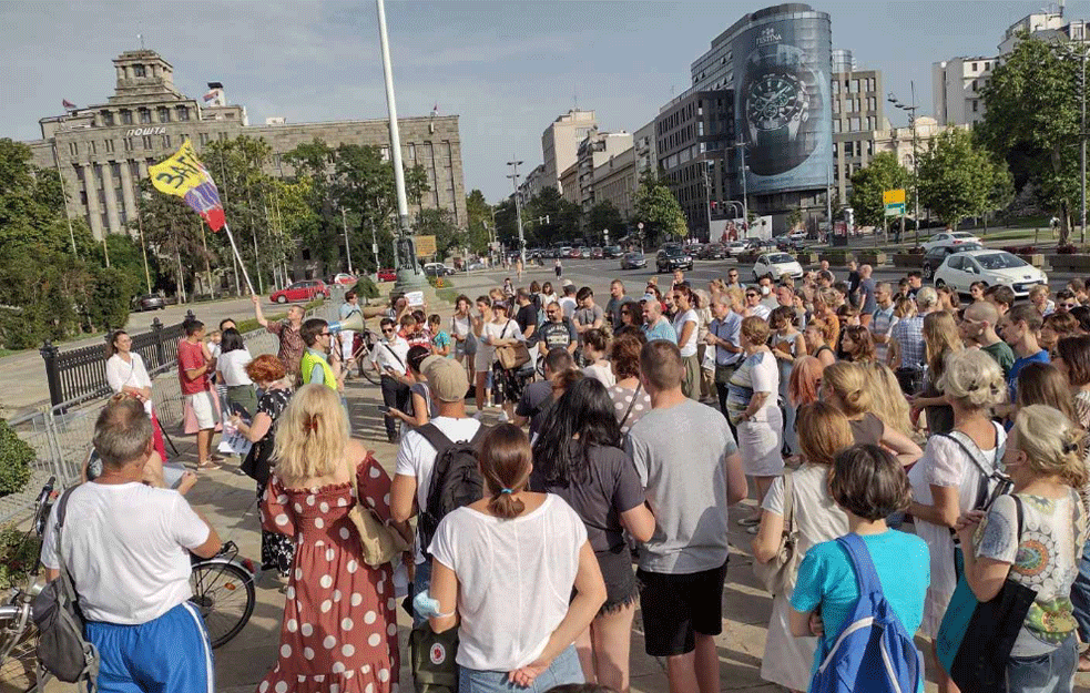 GLAS JAVNOSTI UŽIVO: PROTEST ISPRED SKUPŠTINE SRBIJE PROTIV ZAKONA O VODAMA (VIDEO)