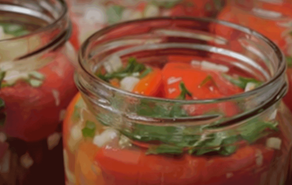 FILETI PAPRIKE SA BELIM LUKOM: Ukusan recept za <span style='color:red;'><b>jak imunitet</b></span>! (VIDEO) 
