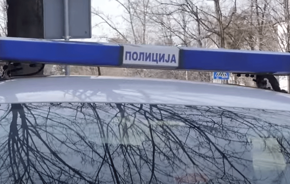 KNJAŽEVČANIN POSLE SVAĐE POTEGAO NOŽ: Razgovarali uz pivo ispred prodavnice, pa mu zario "skakavac"!