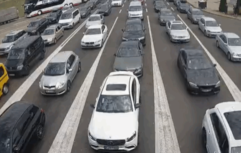 KILOMETARSKE KOLONE I SATI ČEKANJA: Ako krećete na put, OVO SU NAJZAKRČENIJI GRANIČNI PRELAZI!